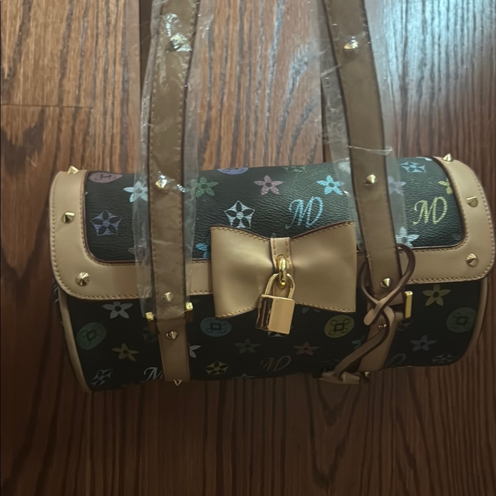 Stylish Black and Tan Women's Vintage Handbag